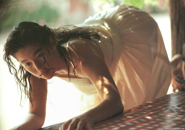 摄影有温度丨赤名莉香今年50岁了她会否仍然让你相信爱情美好