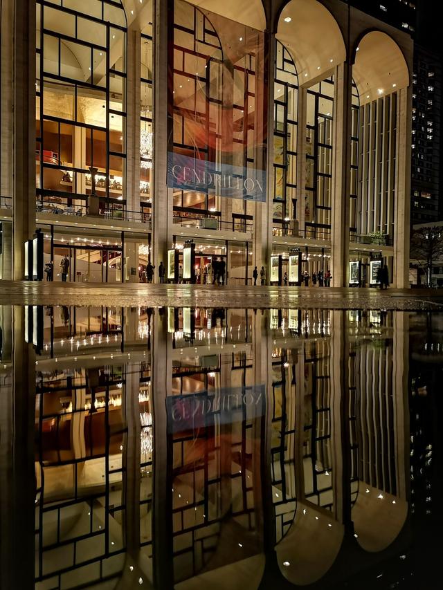 利用夜景模式拍摄城市律动